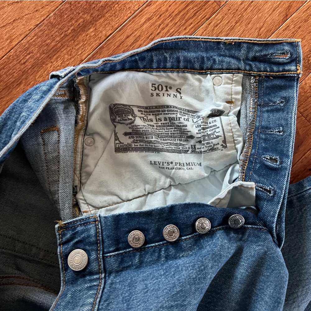 Levi’s 501 s Women’s Classic Blue Button-Fly Denim Jeans - Picture 3 of 11